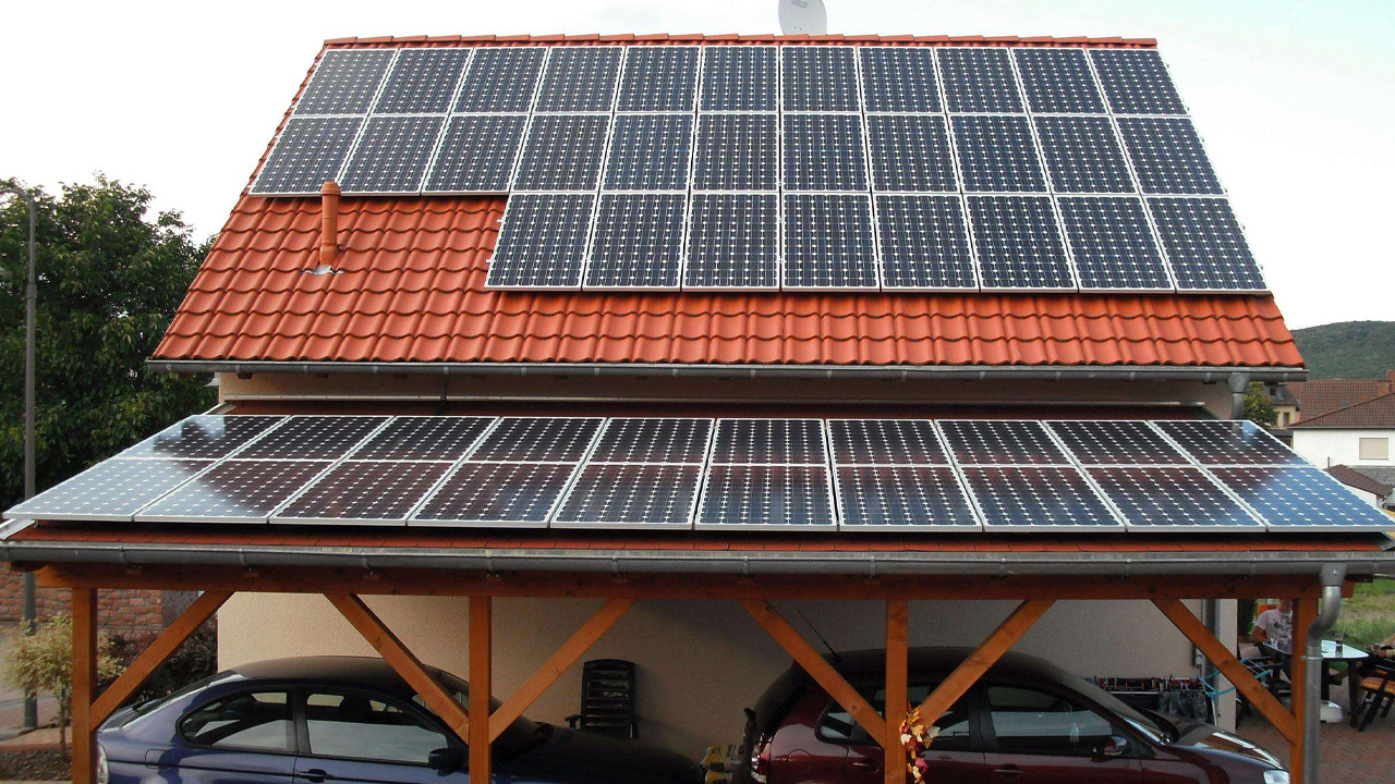 Comparing-Monocrystalline-and-Polycrystalline-Solar-Panels-3 Comparing-Monocrystalline-and-Polycrystalline-Solar-Panels-3